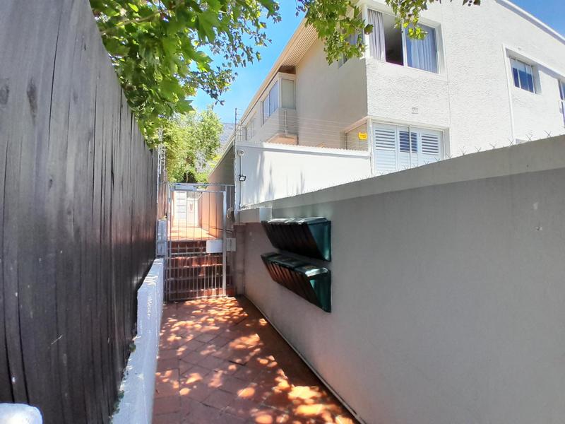 To Let 3 Bedroom Property for Rent in Vredehoek Western Cape
